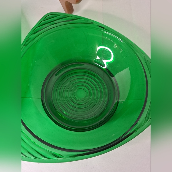 4 Anchor Hocking Emerald Green Triangle Serving Bowls - Set of 3 - Picture 4 of 5